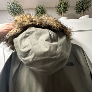 ❌SOLD❌Women’s North Face Arctic Parka II